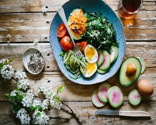 A healthy, balanced home-cooked meal with vegetables